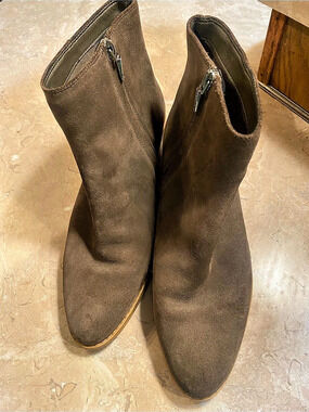 Clarks Brown Ankle Boots US 8.5 M